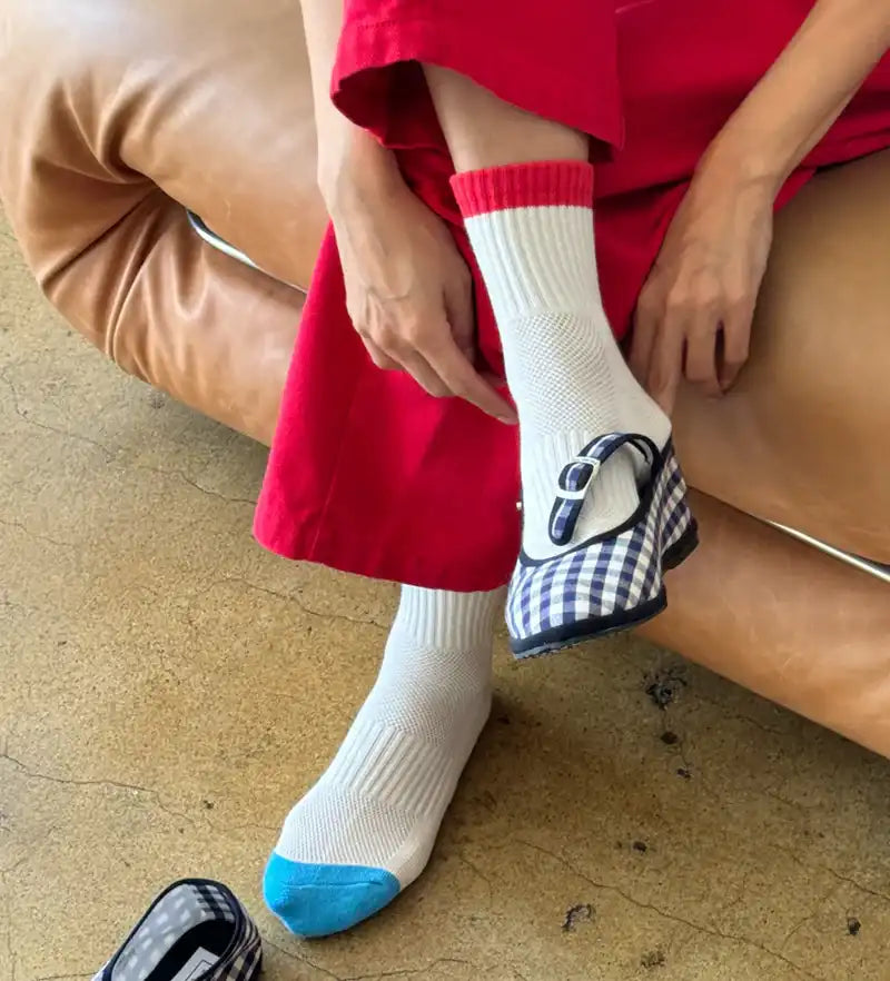 Le Bon Girlfriend socks red and blue