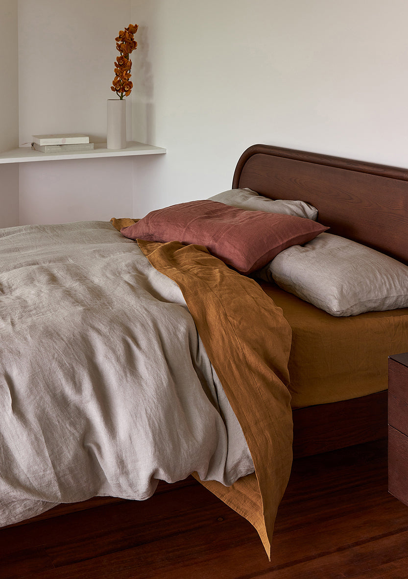 Linen fitted sheet ochre