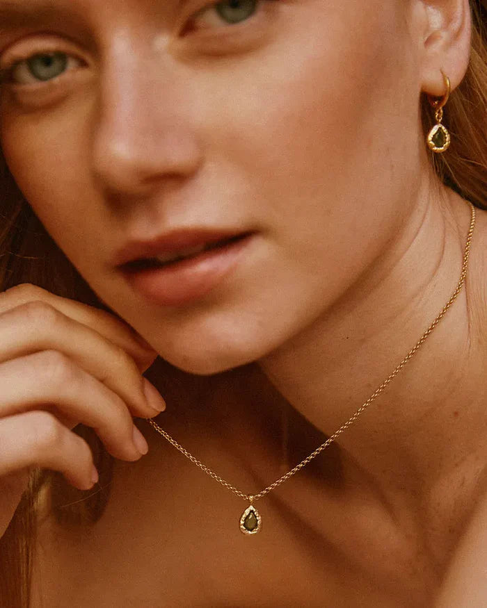 Agapée Lysia necklace gold with dark green glass