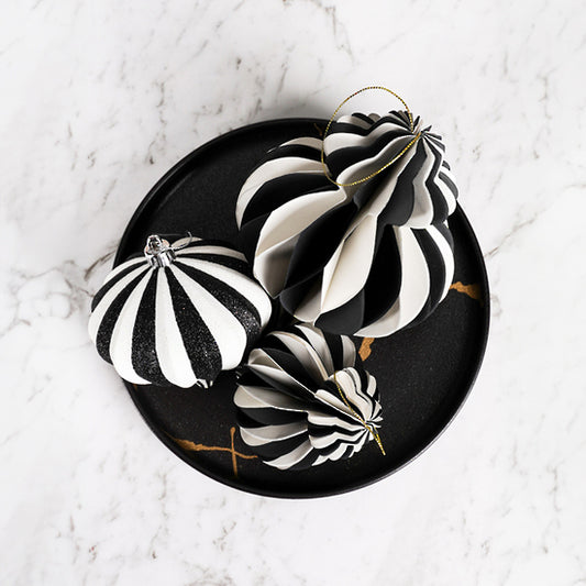 Monochrome hanging paper decoration 10cm