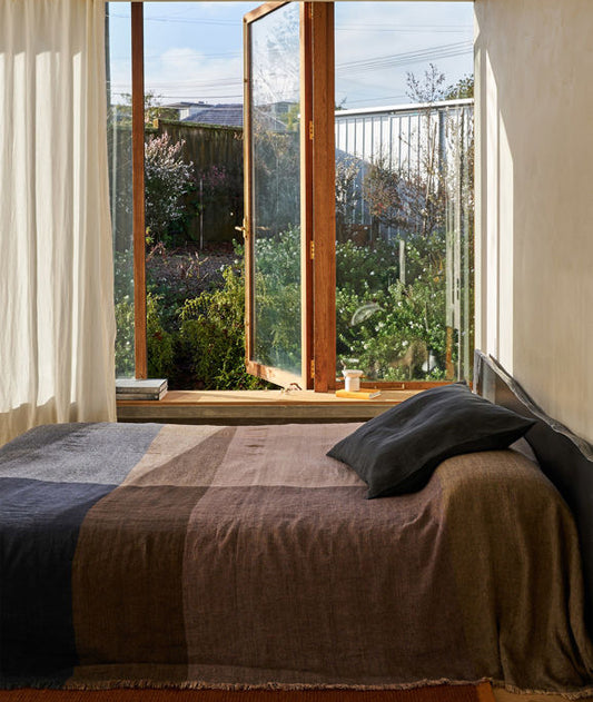 Morandi linen bedspread shiitake