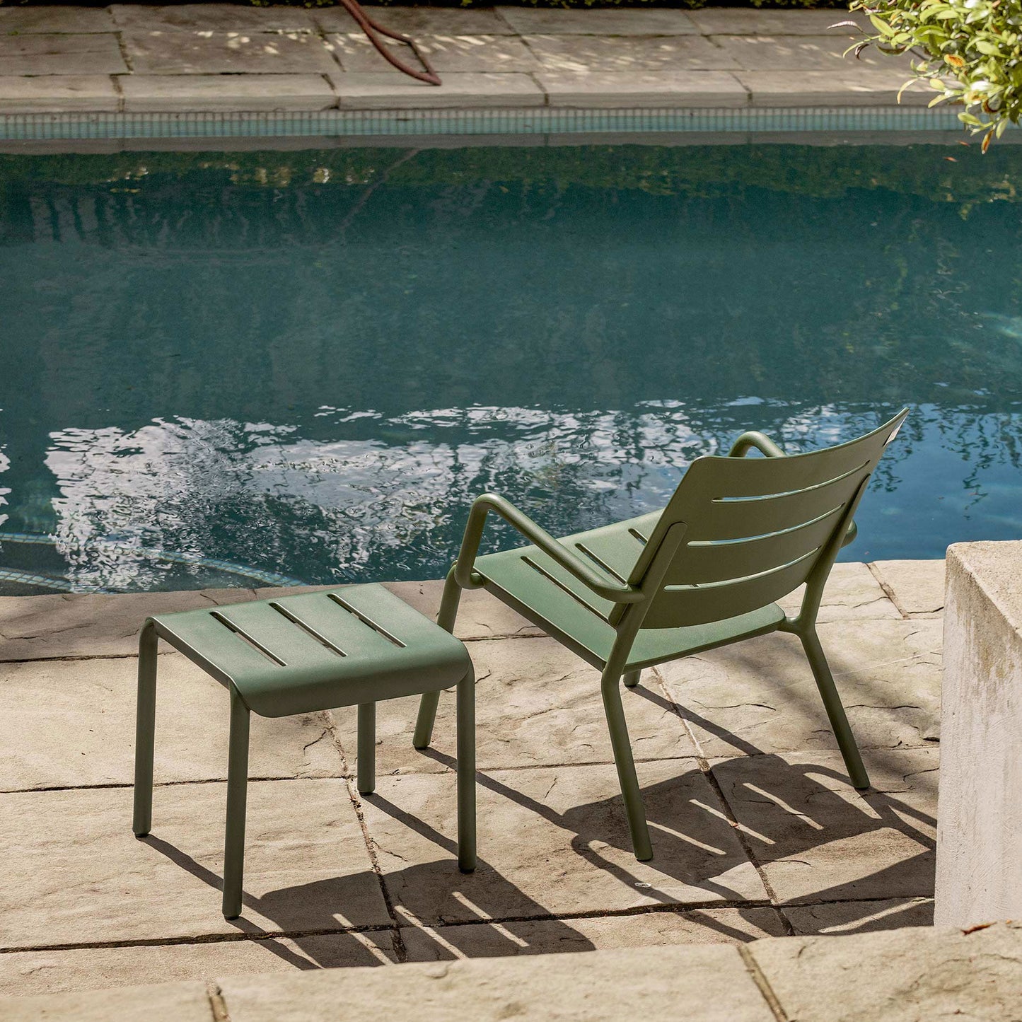 Otto outdoor lounger chair green