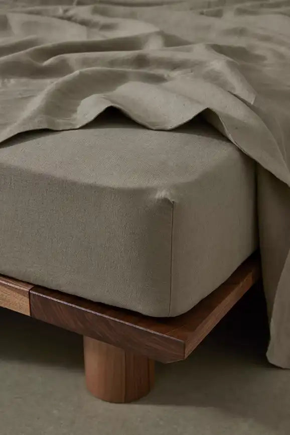 Ravello linen fitted sheet caper