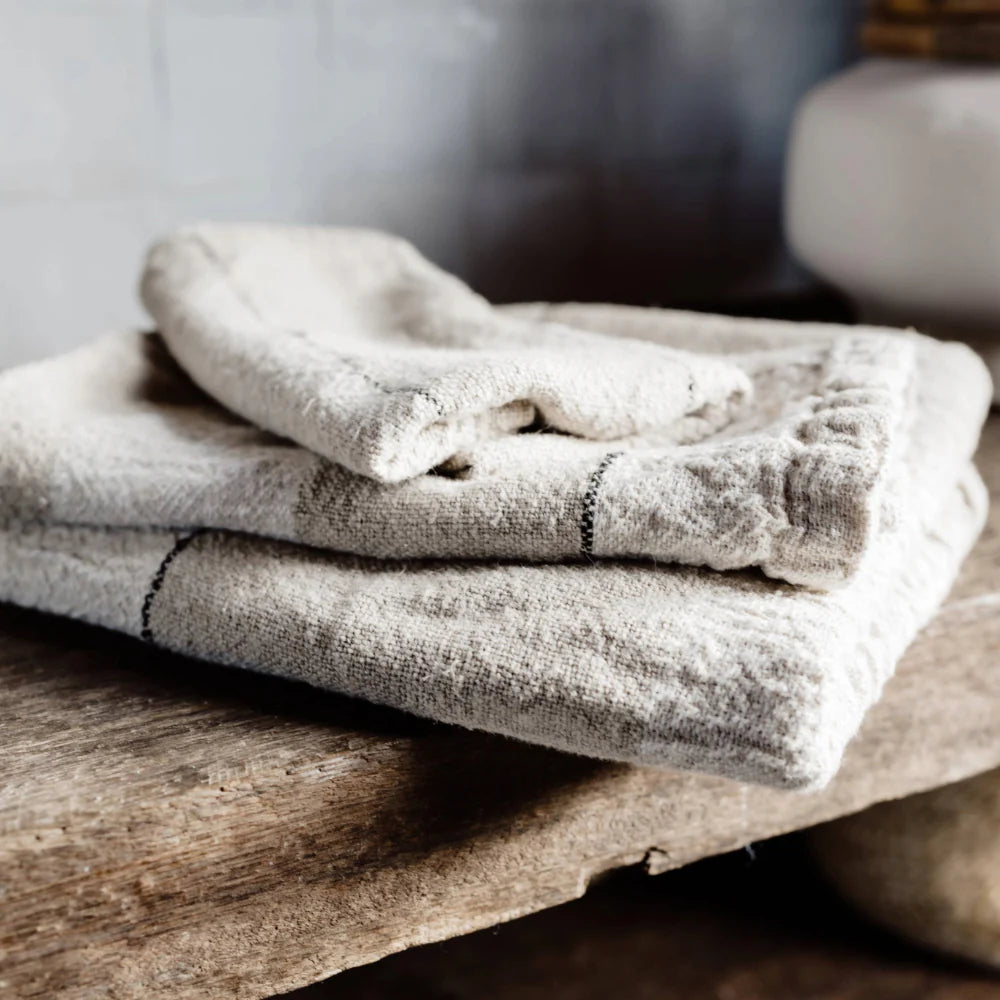Retreat linen blend hand towel