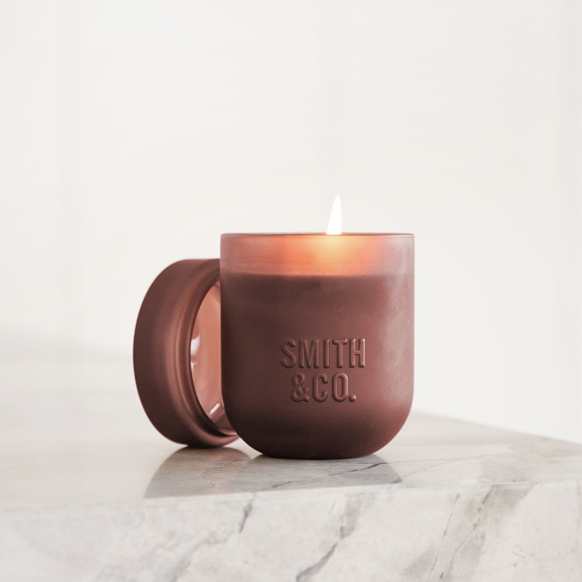 Smith & Co candle black oud & saffron 250g