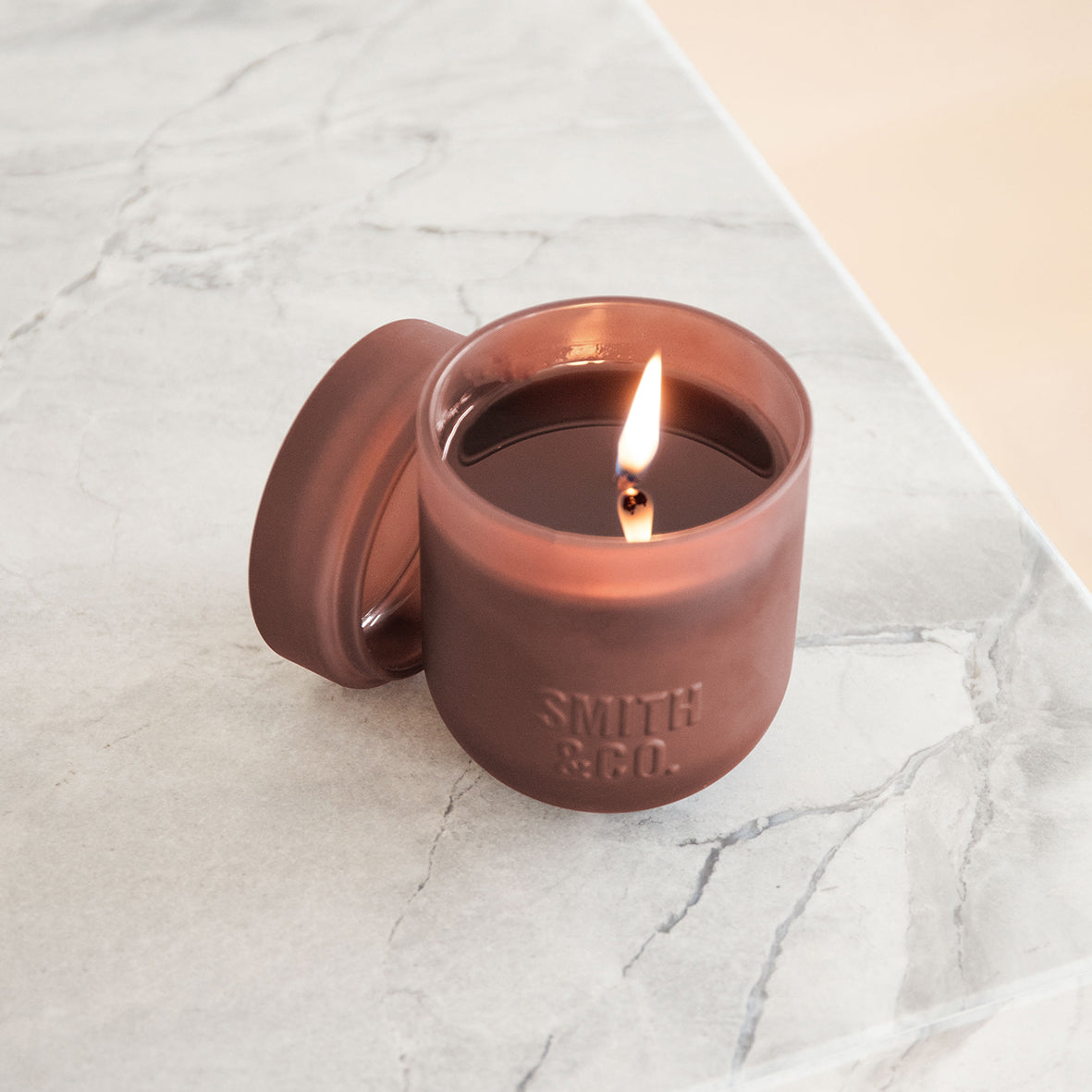 Smith & Co candle black oud & saffron 250g