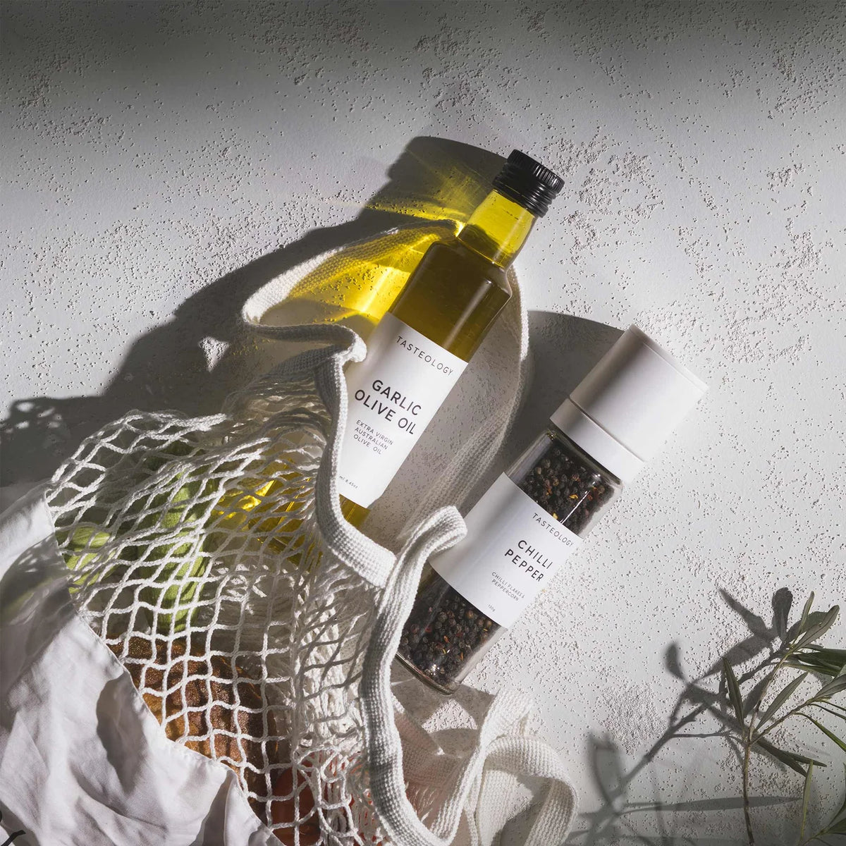 Tasteology garlic olive oil 250ml