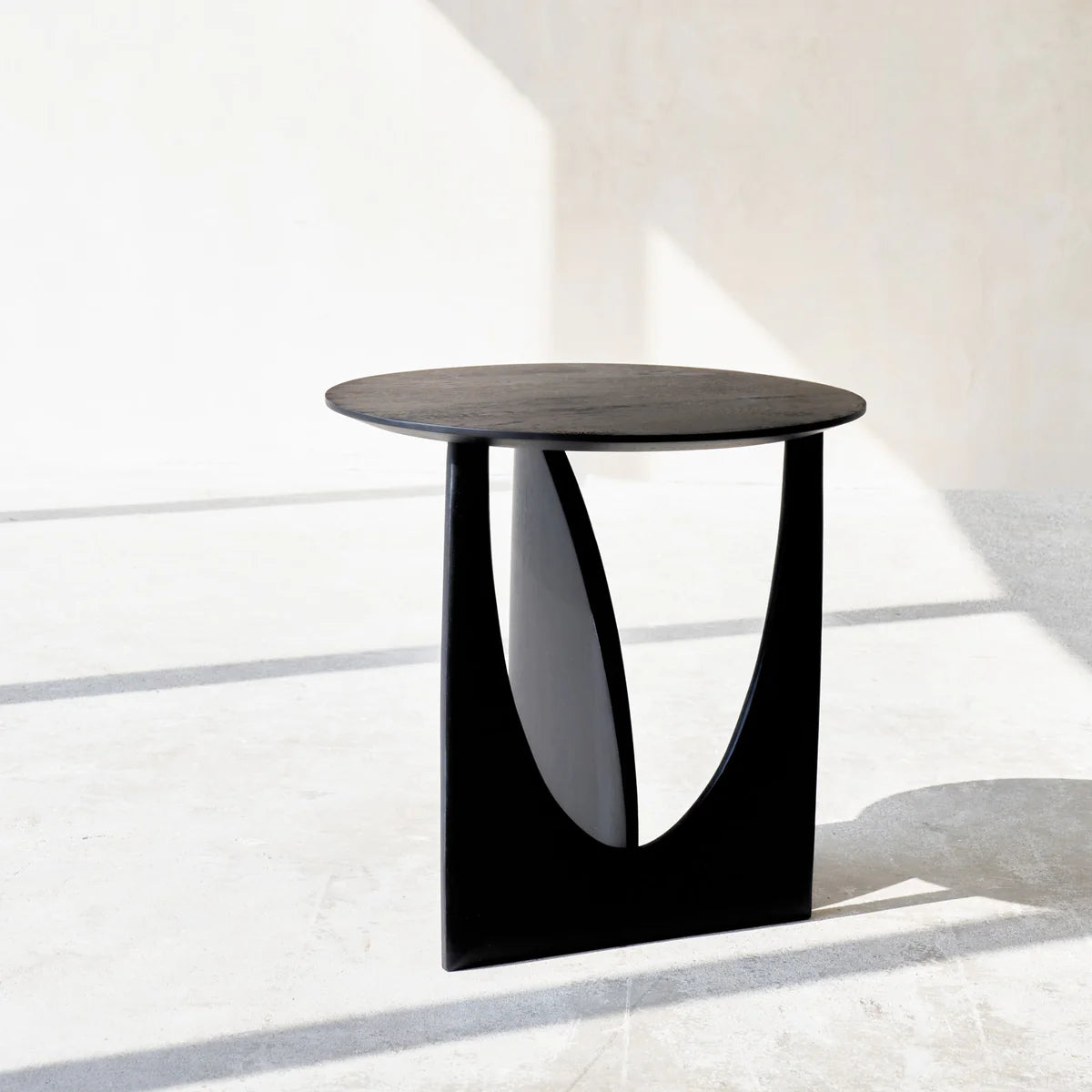 Oak geometric side table black 50cm