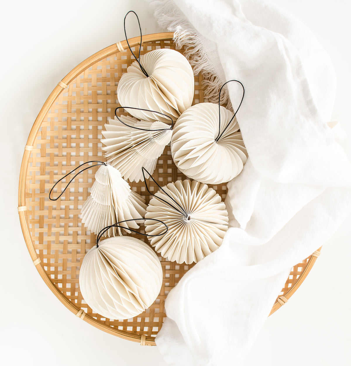 Hanging paper ornament jewel white