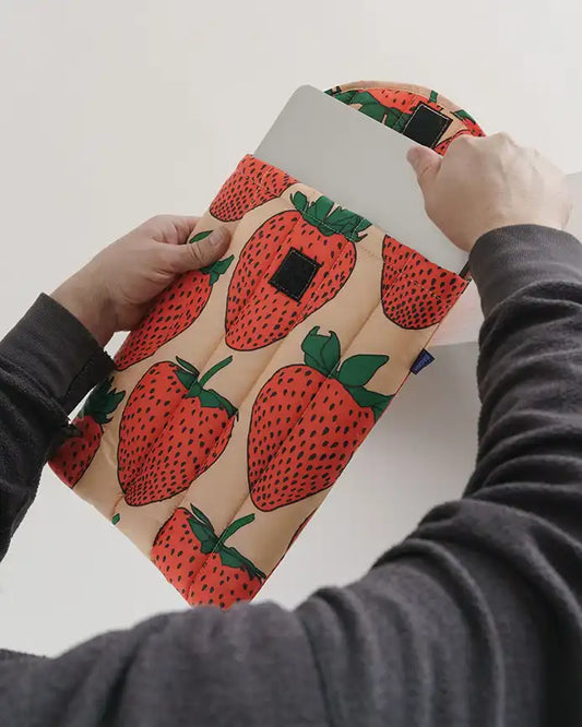 Baggu laptop sleeve 13"/14" strawberry print