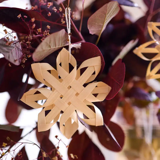 Woven bamboo snowflake hanging deco asst