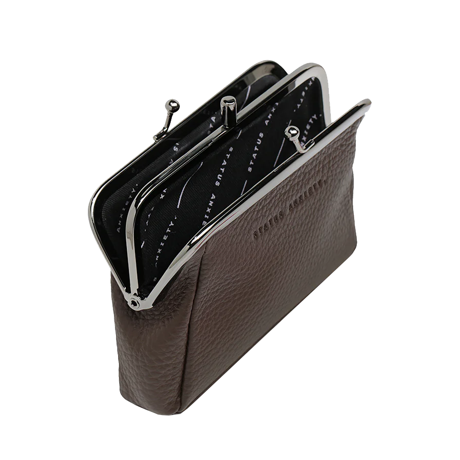 Volatile close clasp wallet cocoa