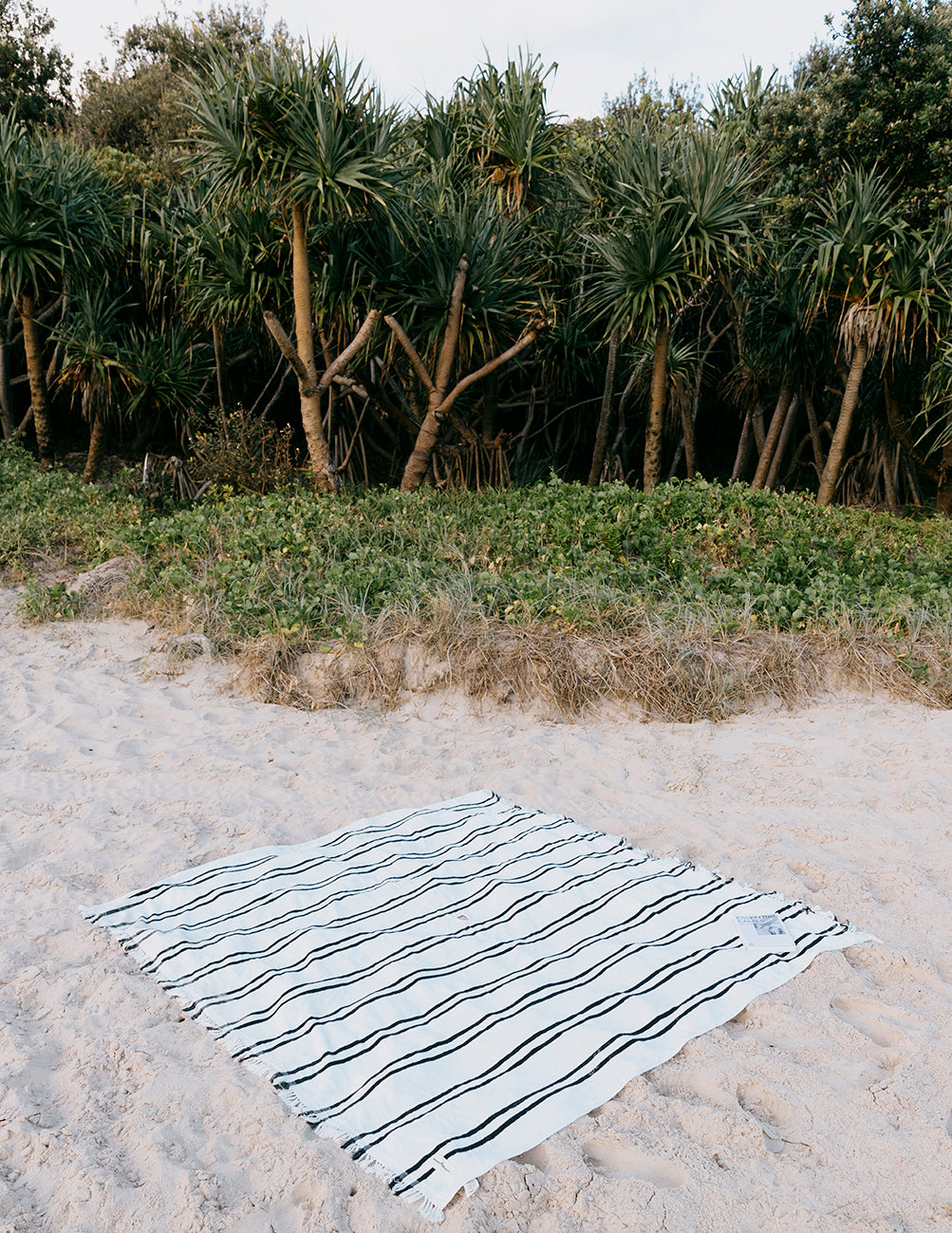 XL beach blanket black stripe